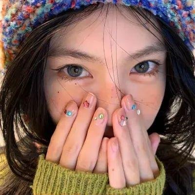 刻在书桌上的时光